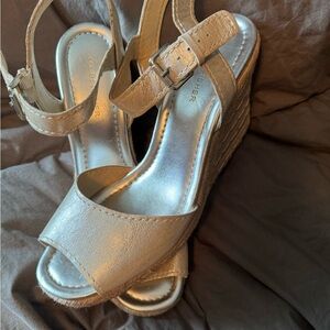 Gold muted metallic Marc Fisher Espadrille size 10